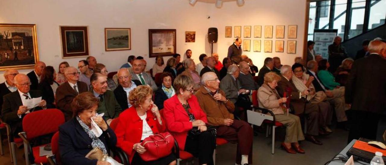 Público asistente a la conferencia sobre Fernández-Miranda.