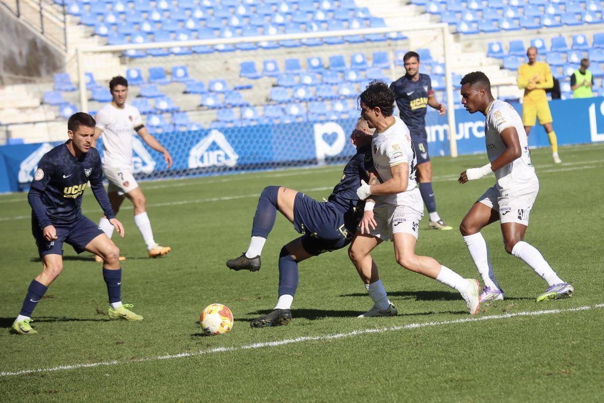 El UCAM Murcia CF contra el Puente Genil en fotos