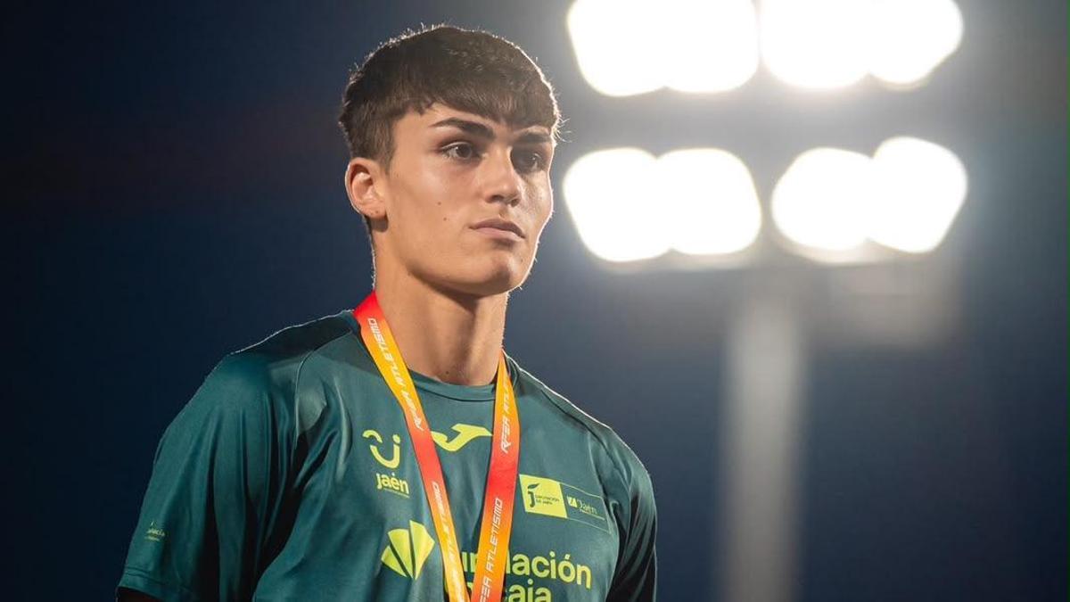 Jesús López Mayor con su medalla