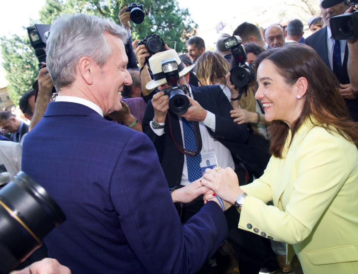 Rueda, con la alcaldesa de 
A Coruña, Inés Rey.