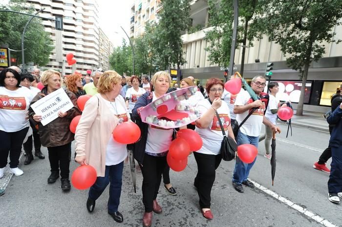 Manifestación de afectados por el cierre de iDenta