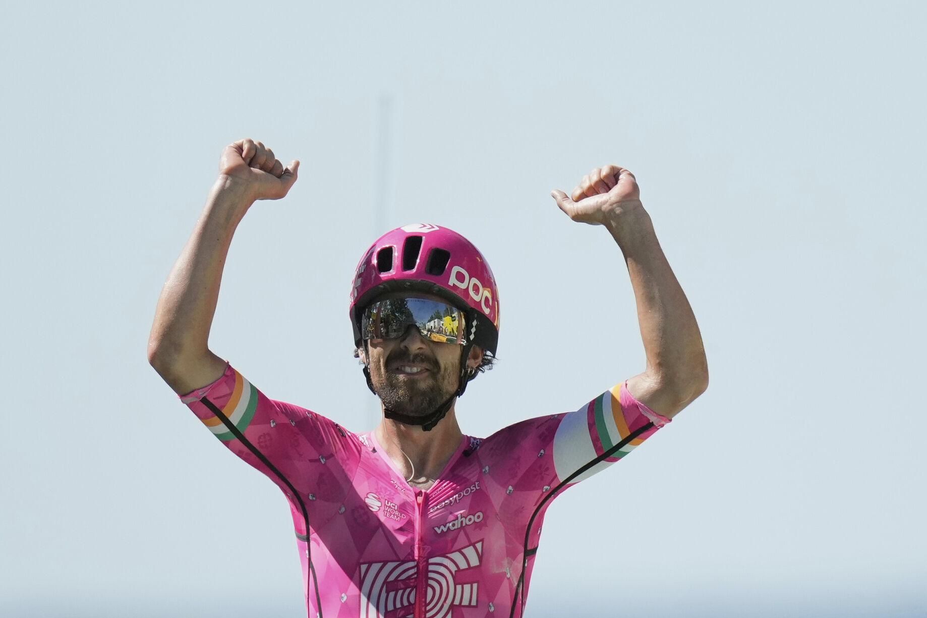 Ireland's Ben Healy celebrates as he crosses the finish line to win the sixth stage of the Tour de France cycling race over 201.5 kilometers (125.2 miles) with start in Bayeux and finish in Vire Normandy, France, Thursday, July 10, 2025. (AP Photo/Mosa'ab Elshamy) Associated Press/LaPresse. EDITORIAL USE ONLY/ONLY ITALY AND SPAIN