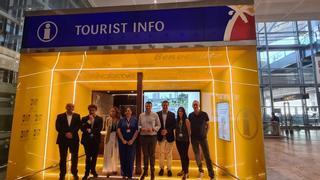 Turisme dará servicio 24 horas al día en la nueva oficina de información turística del aeropuerto Alicante-Elche