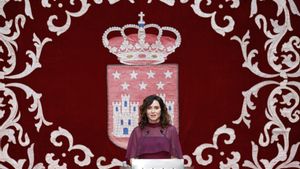 La presidenta de la Comunidad de Madrid, Isabel Diaz Ayuso interviene en el acto de homenaje a la Constitución Española, este martes en la Casa de Correos, sede del gobierno regional. EFE/ Mariscal