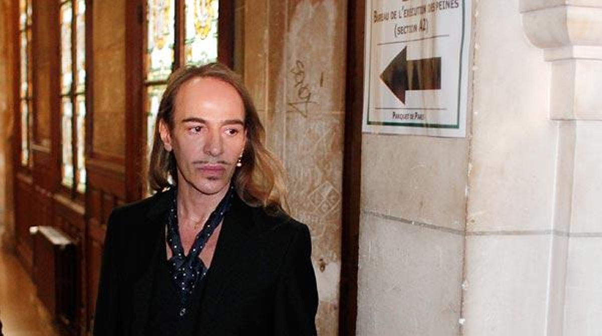 Comença a París el judici contra John Galliano pels seus comentaris racistes.