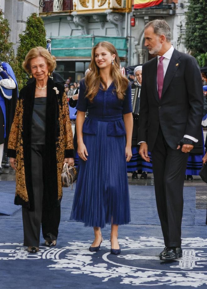 La princesa Leonor con look de Moisés Nieto en los Premios Princesa de Asturias 2023