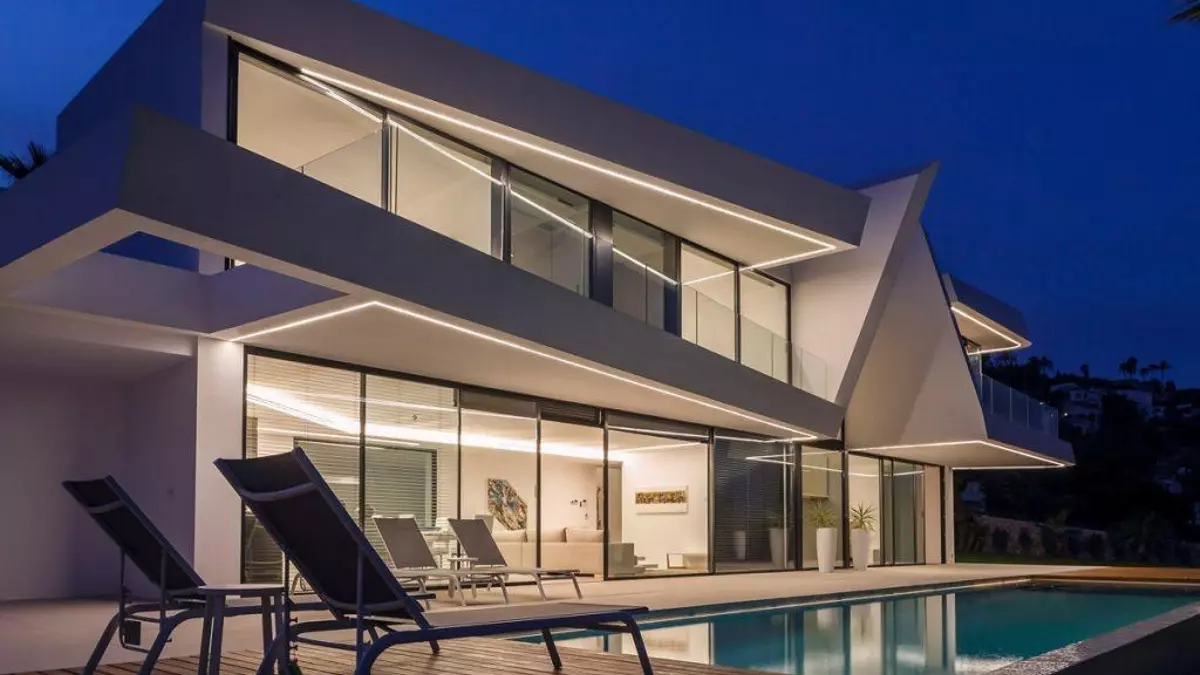 ¿Cómo influye la luz lineal en la arquitectura actual?