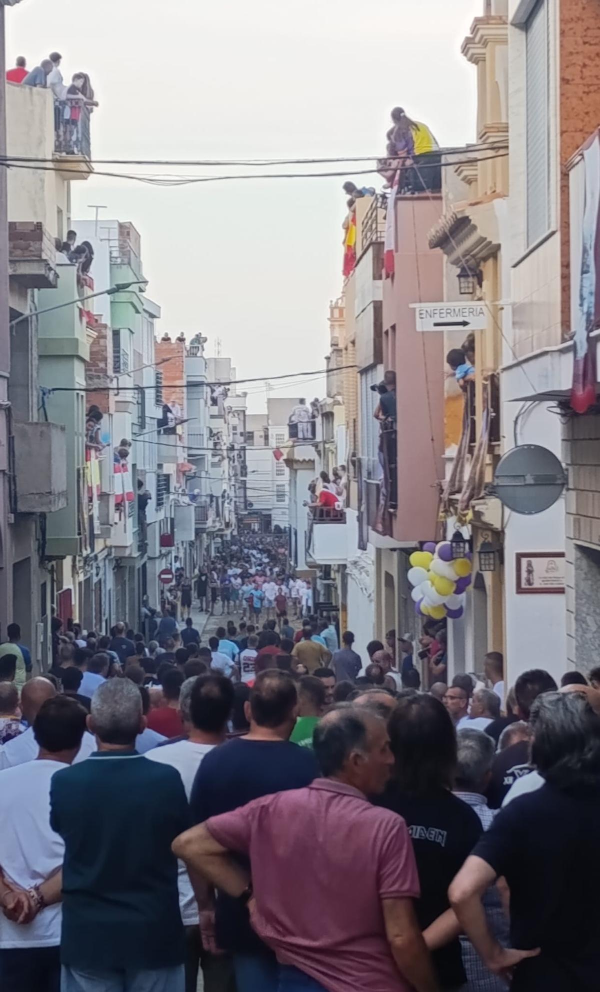 Multitudinaria participación de aficionados en un acto taurino de las fiestas de Sant Roc de la Vilavella en el 2025.