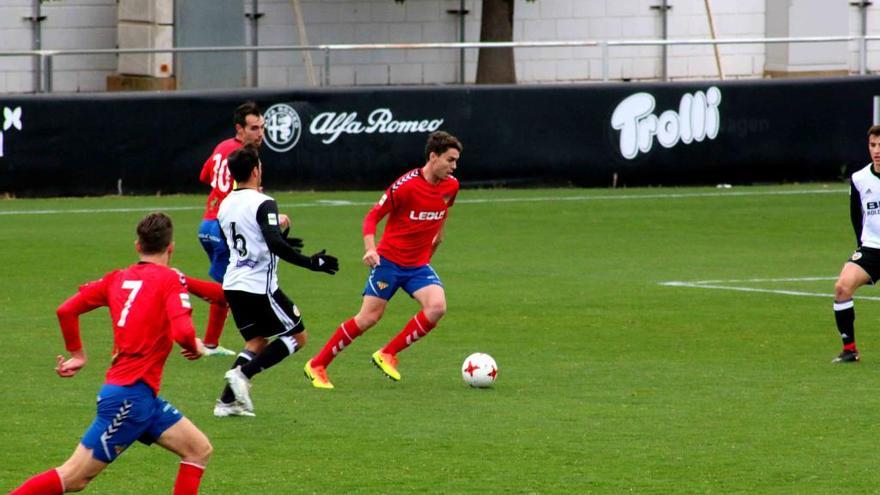 Una acción del encuentro ante el Valencia B