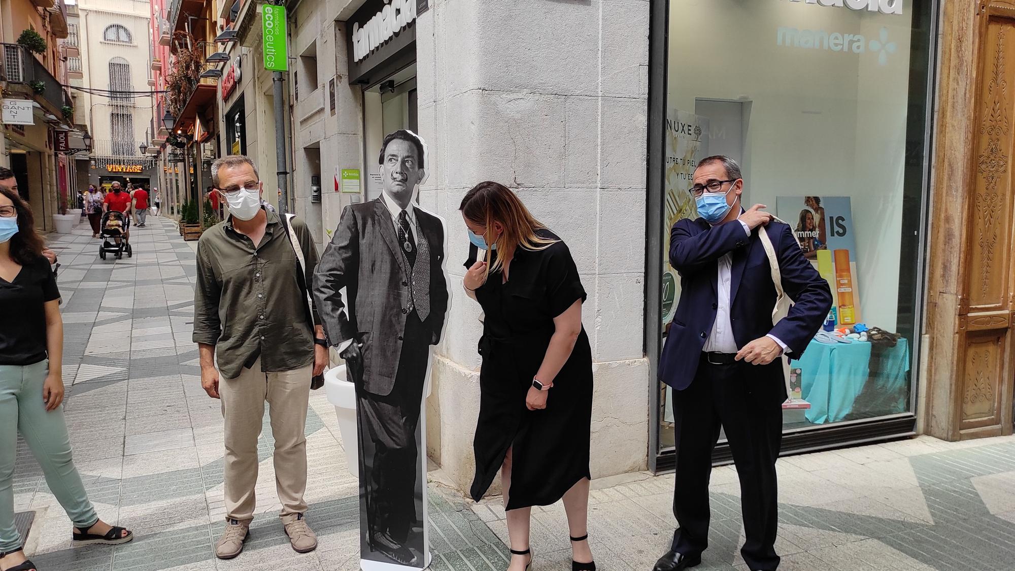 Dalí invaeix la ciutat de Figueres en una campanya promocional