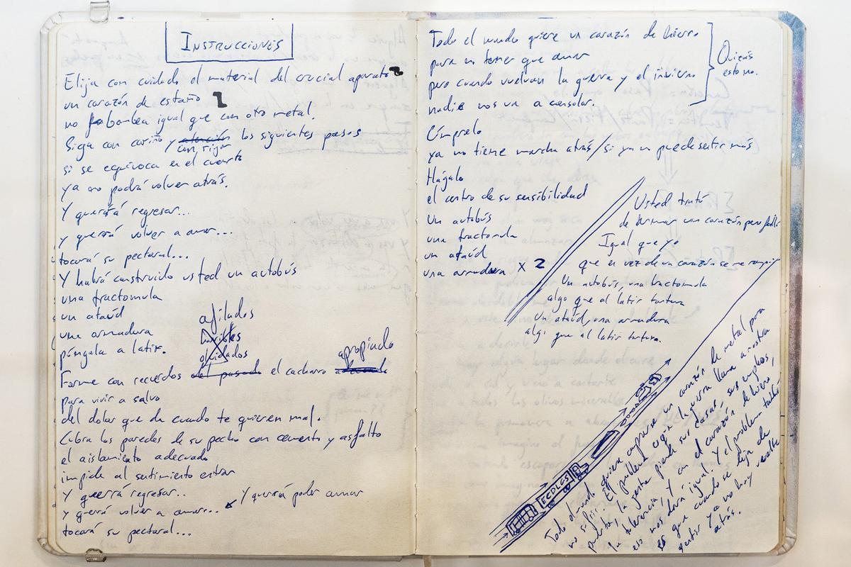 Manuscrito original de ‘Instrucciones’, el tema inédito de Arde Bogotá expuesto en el Instituto Cervantes de Madrid