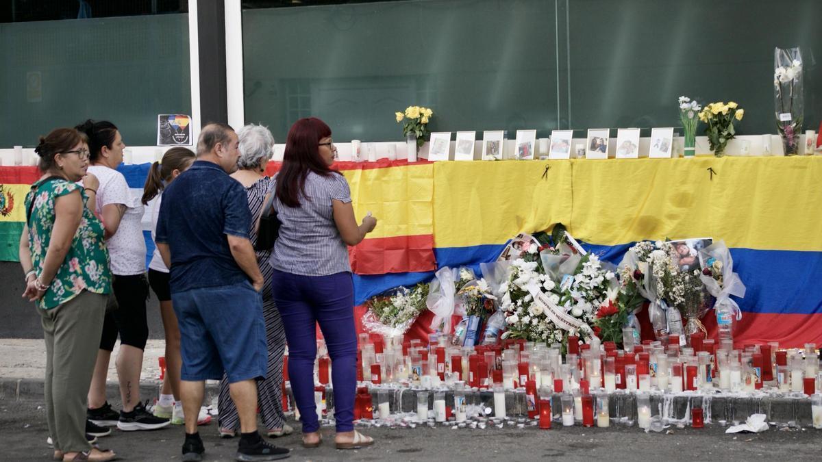 La ‘zona cero’ de Atalayas, en la cual este lunes seguía habiendo un altar a los difuntos y donde este martes se procederá al desescombro.