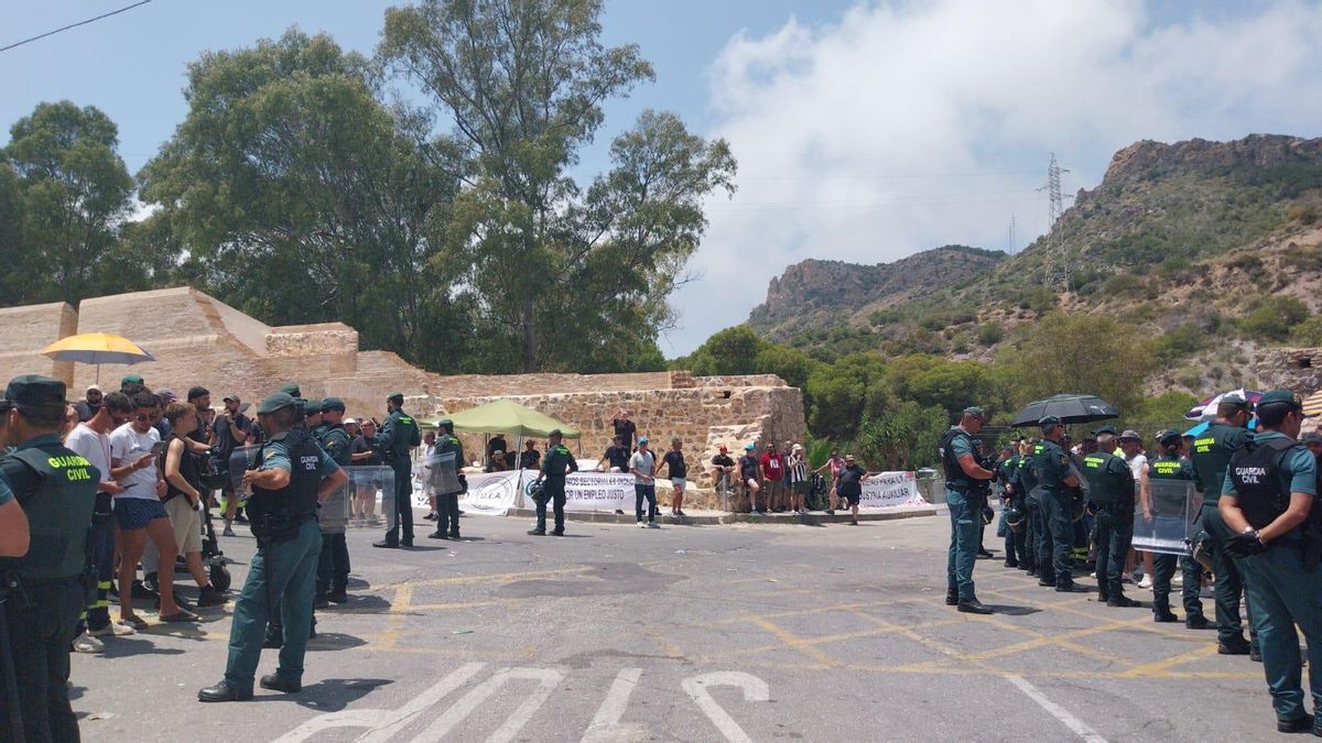Agentes de la Guardia Civil a las puertas de Navantia, en Cartagena, este miércoles