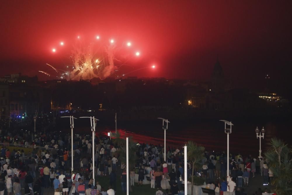 La noche de los fuegos en la Semana Grande de Gijón