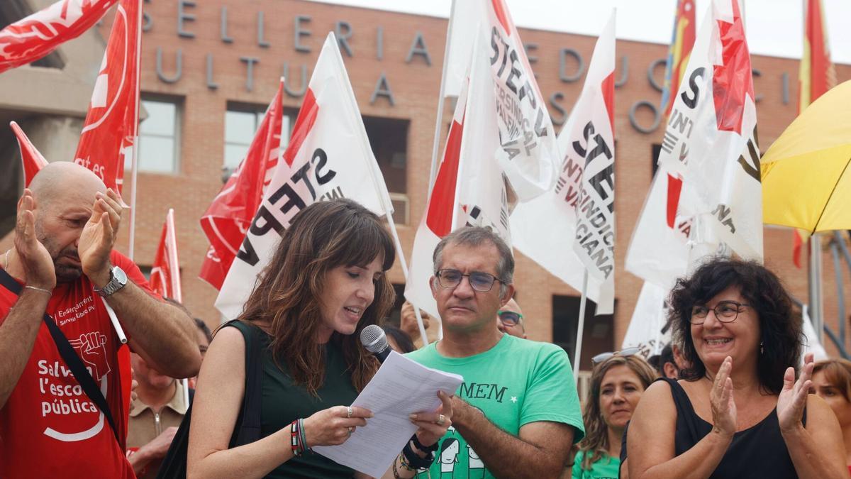 Valencia. VLC. Protesta de docentes de FP contra los recortes de la Conselleria de Educacion ante el inicio de curso