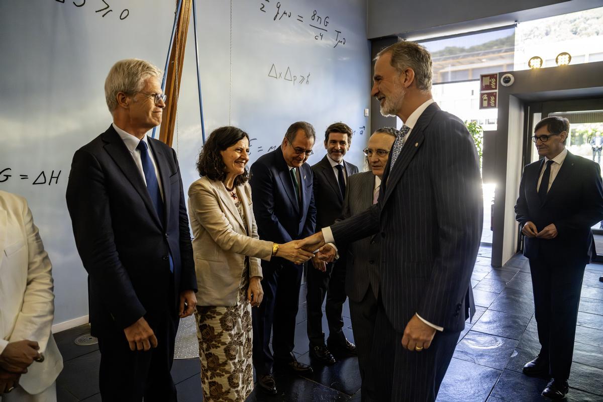 Felipe, rey de España, Gemma Martínez, directora de EL PERIÓDICO, en el lll Foro del Mediterráneo en Barcelona Felipe, rey de España, Gemma Martínez, directora de EL PERIÓDICO, en el lll Foro del Mediterráneo en Barcelona