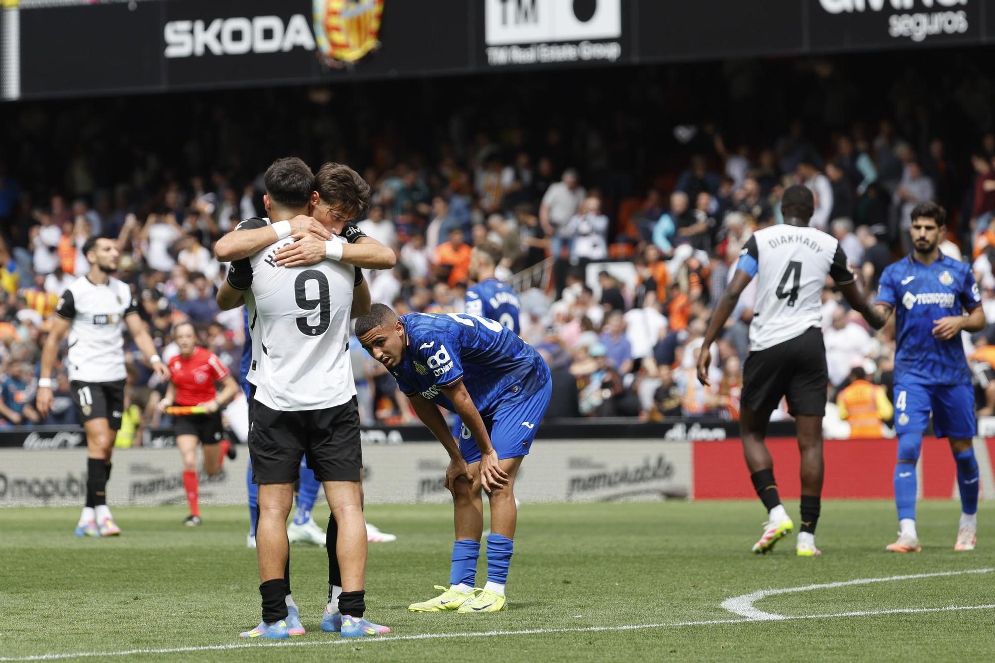 3-0. El Valencia acaba con el Getafe, sella la permanencia y mira a Europa