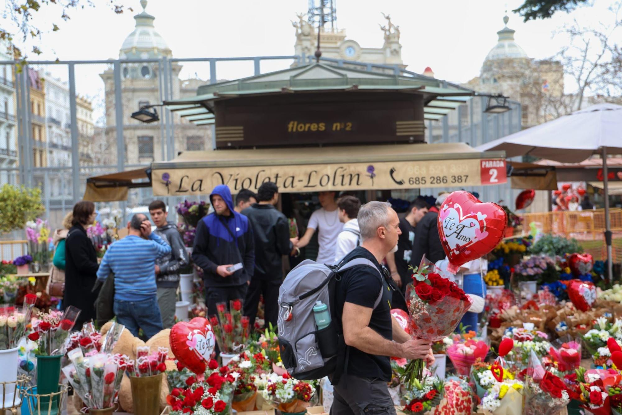 Las floristerías del ayuntamiento de València abarrotadas el día de San Valentín