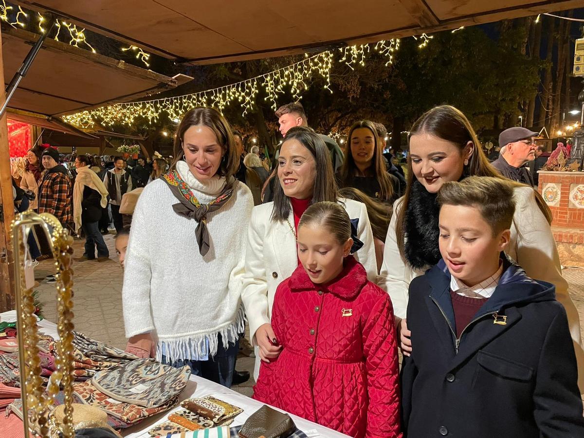Inauguración del mercadillo de Navidad en el Grau de Castelló.
