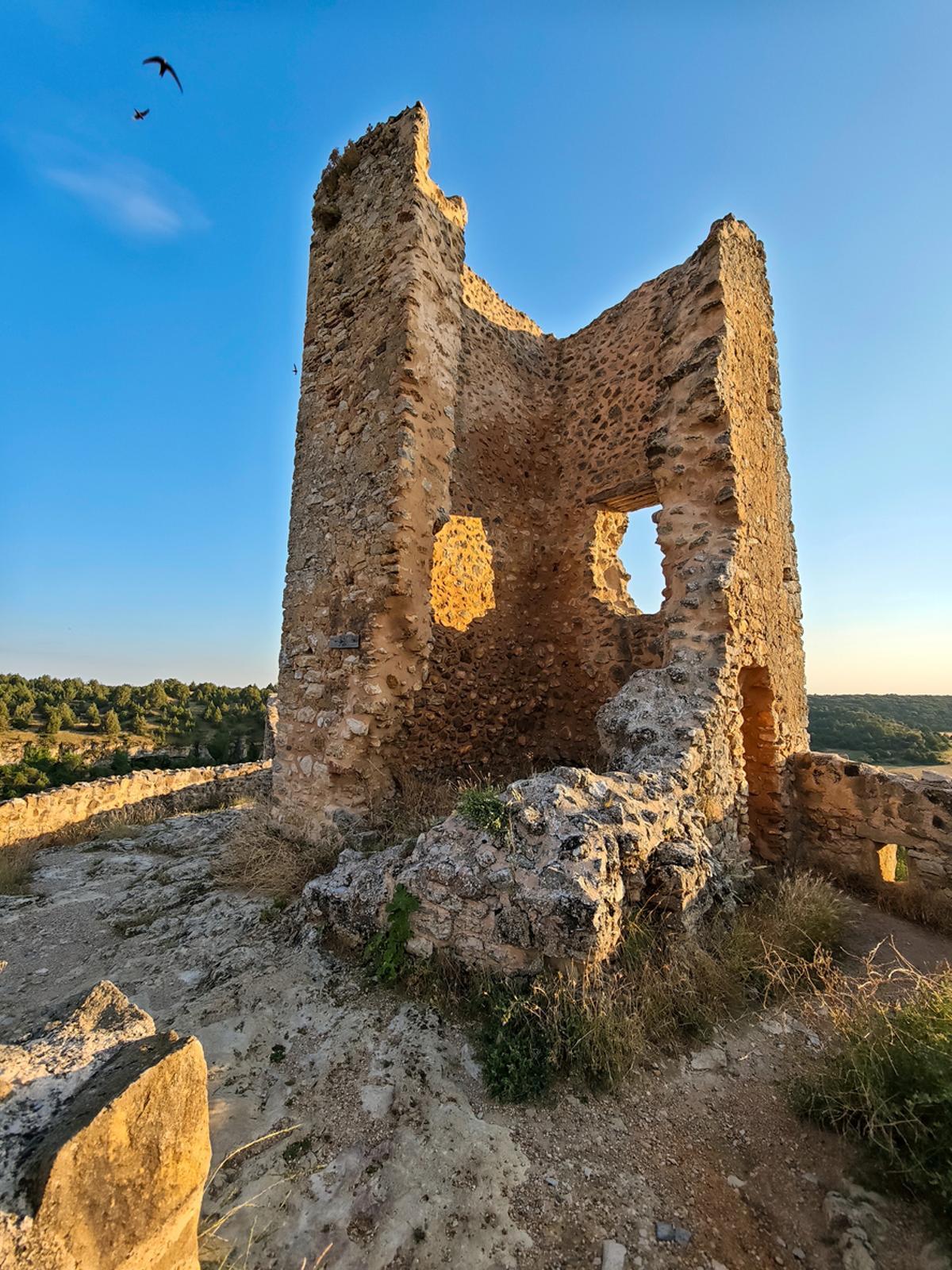 Resplandor del atardecer en la torre sur del Castillo de Calatañazor