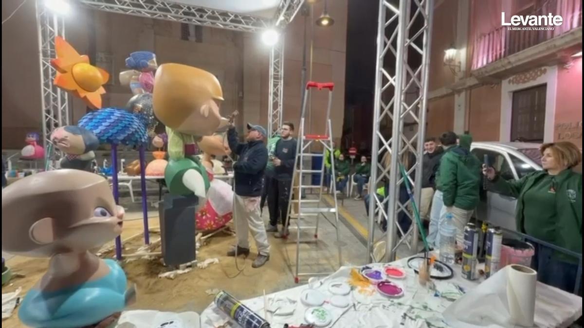 Plantà a contrarreloj en la falla de l'Albufera de Catarroja tras dejarles plantados el artista