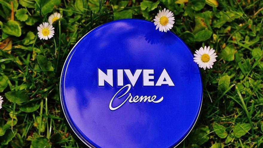 Vicente Calduch, farmacéutico: "La crema Nivea del bote azul no debe considerarse reparadora para las quemaduras solares, sí una hidratante tras la exposición solar"