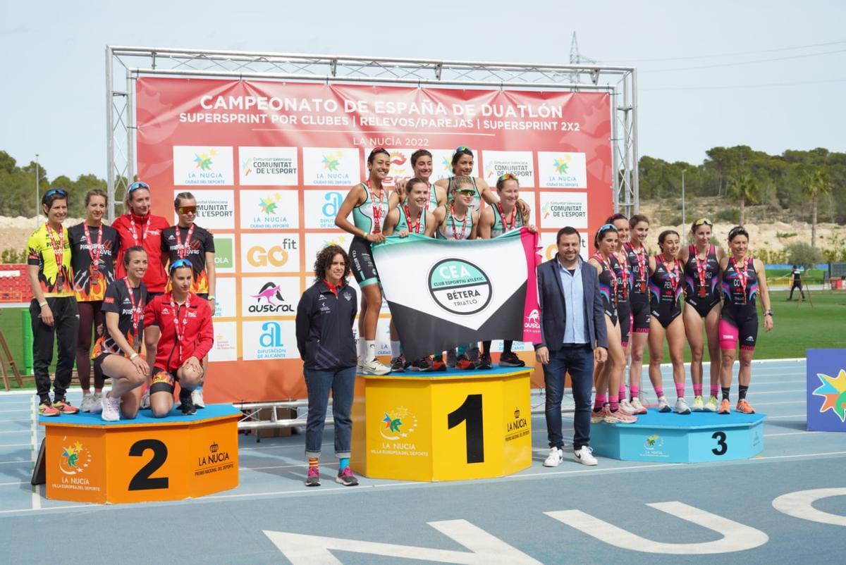Podio Primera femenina del  Campeonato de España de Duatlón Supersprint Clubes 2x2