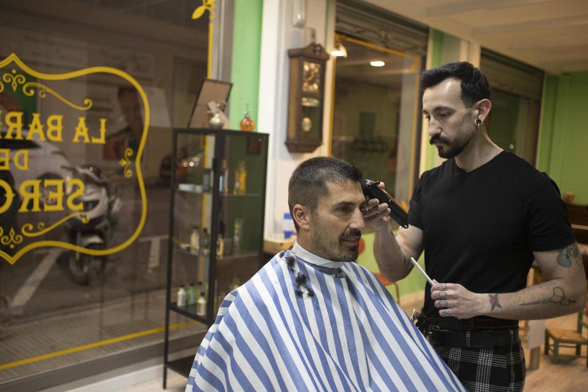 Corte de pelo en la Barbería de Sergio.
