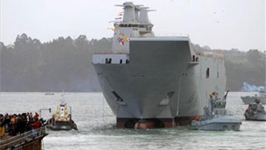 Los Reyes presiden la botadura del mayor barco de la Armada española