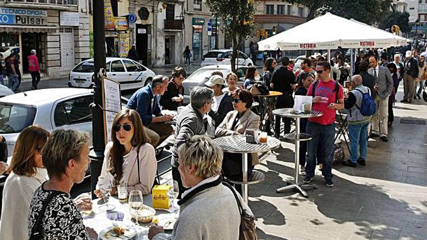 Otros tiempos en la terraza del Mercado de Atarazanas