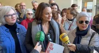 La presión vecinal suma 6.000 firmas para mejorar el transporte en Espartinas