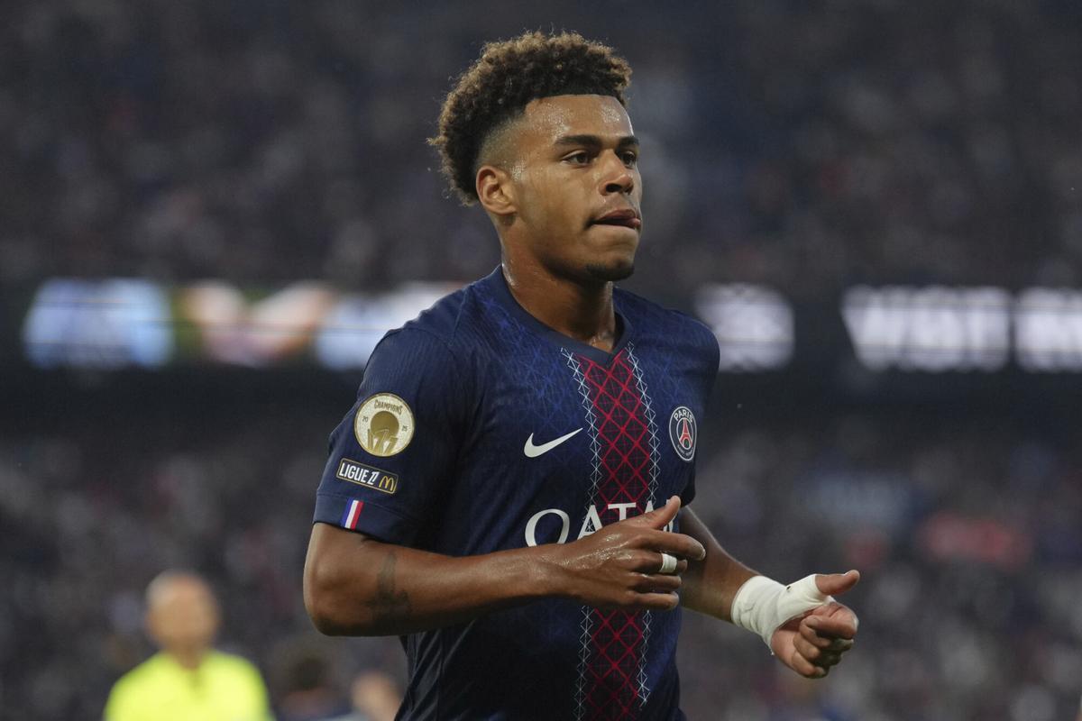 Désiré Doué con el PSG contra el Angers en la Ligue 1