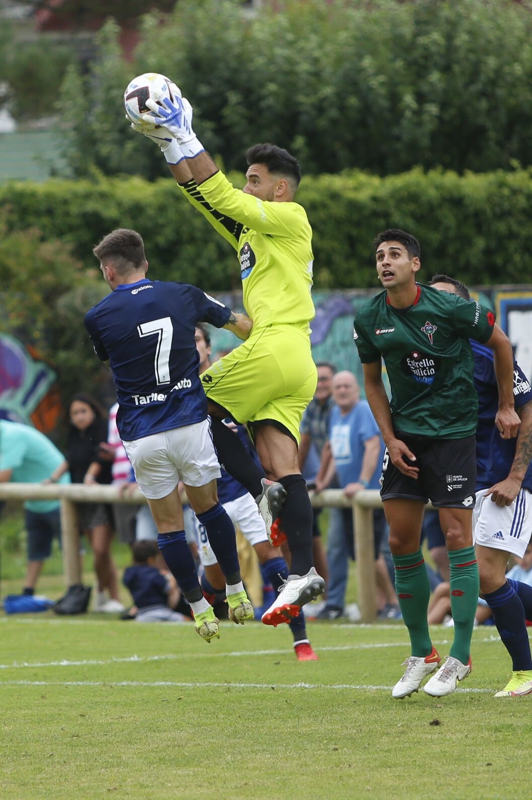 En imágenes: El Oviedo empata sin goles en el primer amistoso de pretemporada