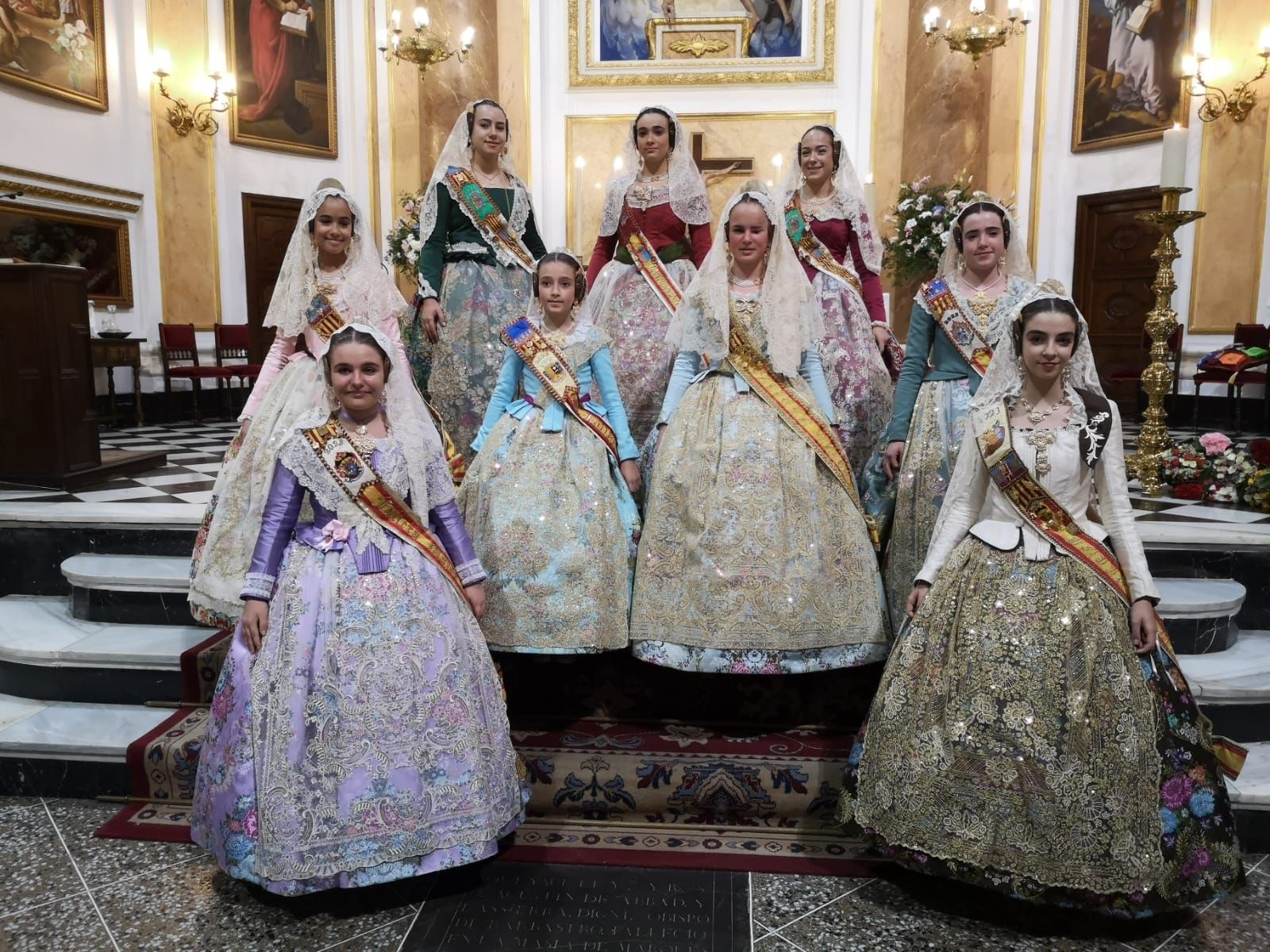 Las seis comisiones de Riba-roja de Túria celebran la Ofrenda a la Mare de Déu dels Desamparats