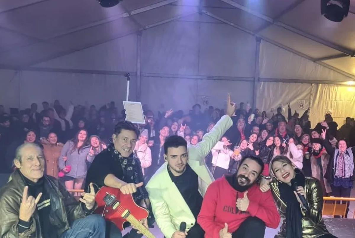 La orquesta, tras la fiesta en Benifairó. La orquesta, tras la fiesta en Benifairó.