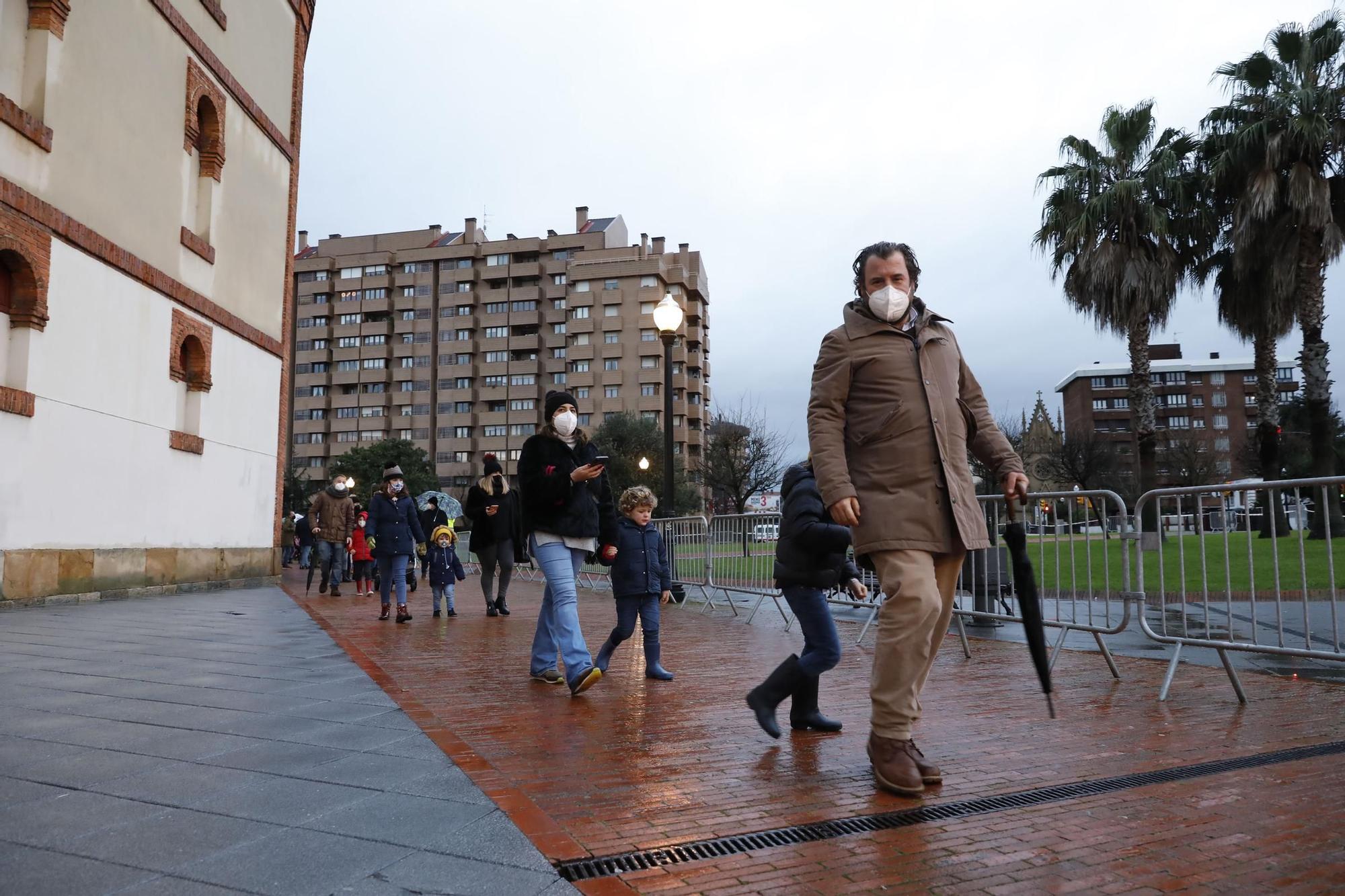 Los Reyes Magos protagonizan un segunda jornada de ilusión en Gijón