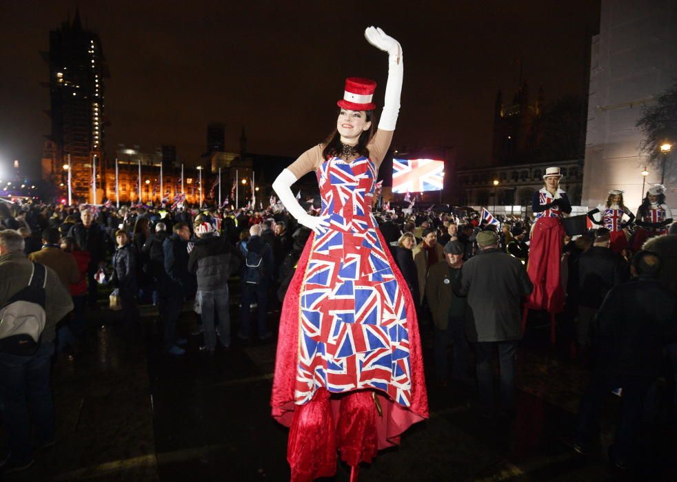 Partidarios del Brexit celebran la salida del Reino Unido de la UE.