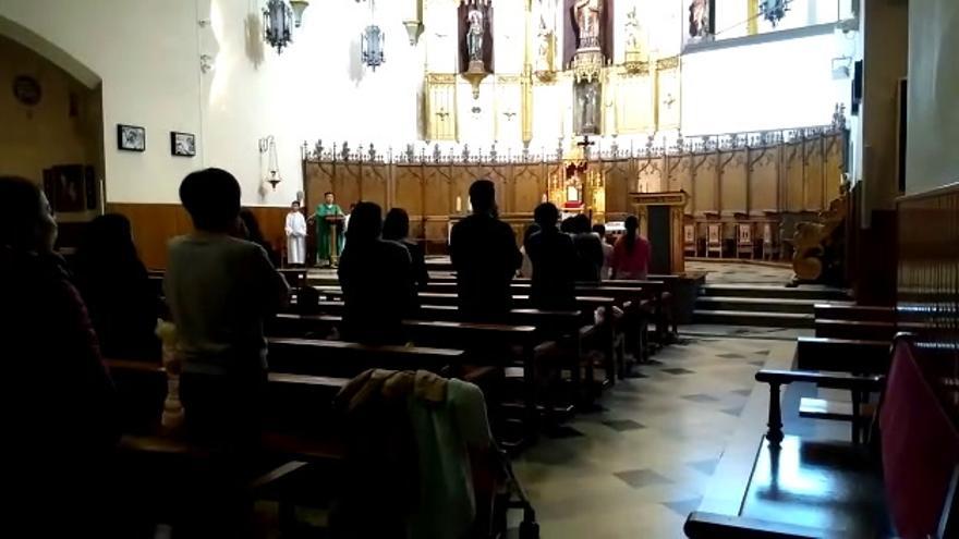 Celebración católica  por parte de miembros de la comunidad china en Zaragoza