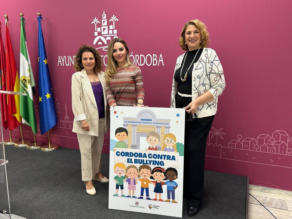 La teniente de alcalde y delegada de Participación Ciudadana, Eva Contador, y la delegada de Educación e Infancia, Narci Ruiz, informan sobre las actuaciones de sus delegaciones por el Día Mundial contra el Bullying.