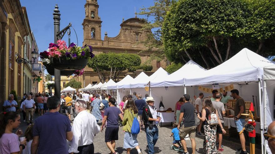 La plaza de Santiago de Gáldar acoge este sábado y el domingo la III Feria Insular de Artesanía. | JOSÉ CARLOS GUERRA