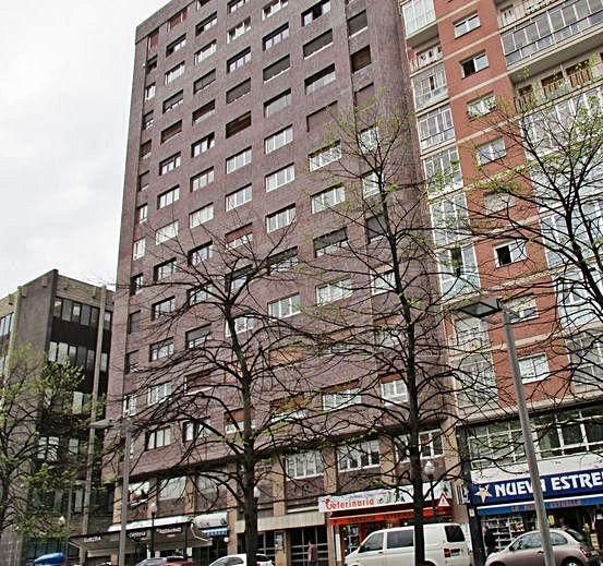 Edificio  ubicado en la plaza de  Europa, 14.