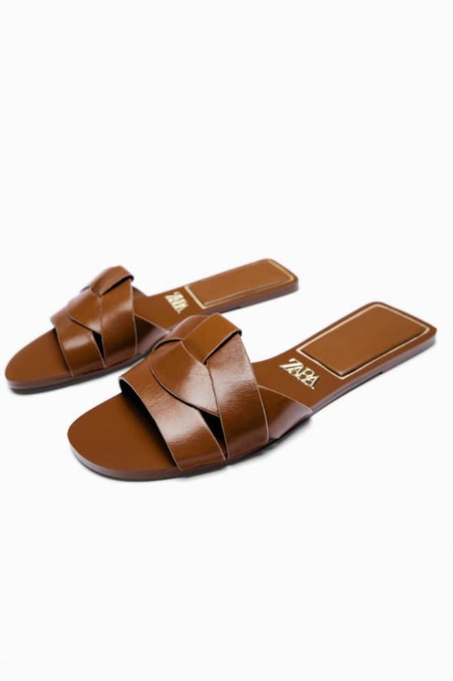 Sandalias planas de Zara (precio: 29,95 euros)