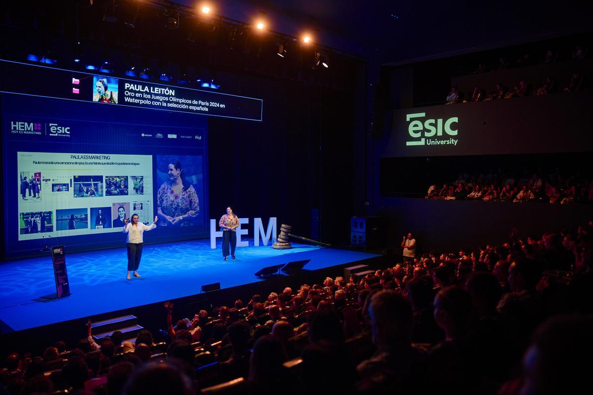 La campeona olímpica, Paula Leitón, durante su intervención en "Hoy Es Marketing", la jornada organizada por ESIC Valencia.