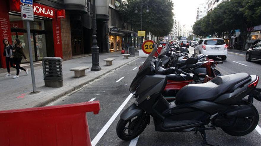 Una nueva calle Colón con las motos fuera de la acera