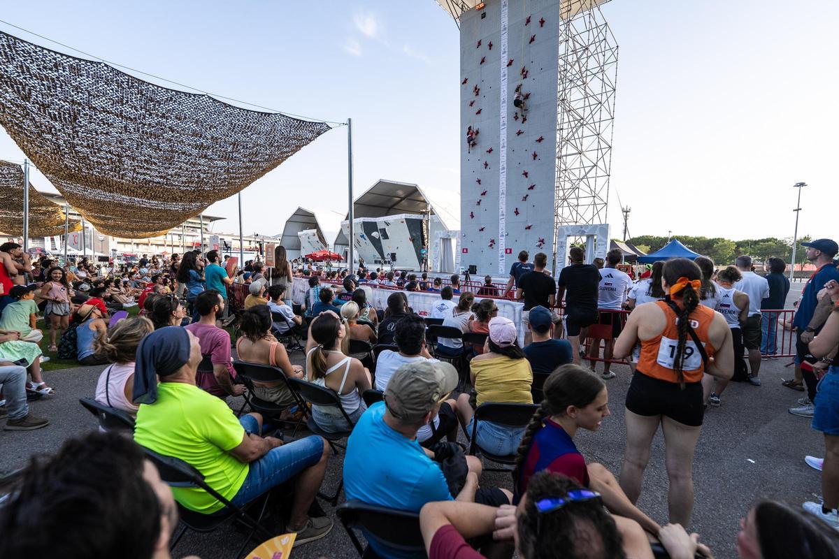 Ambiente durante la competición de escalada de velocidad de la Copa de Europa