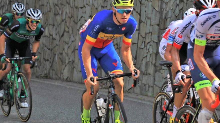 Denis Vulcan, con el maillot de campeón de Rumanía 2019