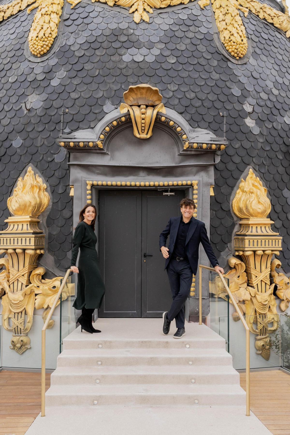 La pareja, junto a la cúpula de Metrópolis.