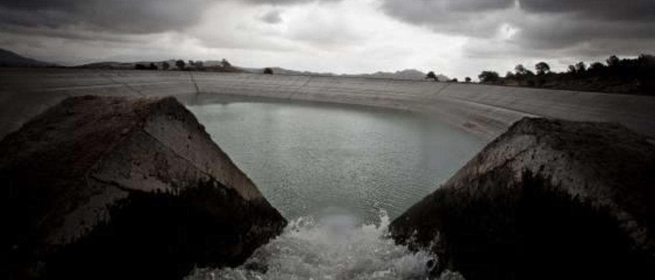 Las aguas del Júcar sólo pueden llegar a la mayor parte de los municipios de la margen derecha.