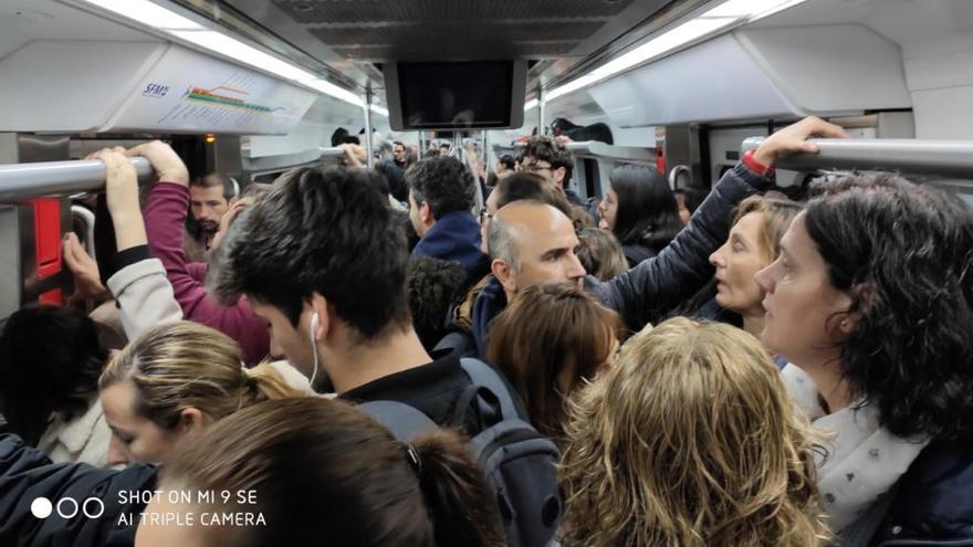 El tren sigue con problemas pese a la reanudación de parte del servicio