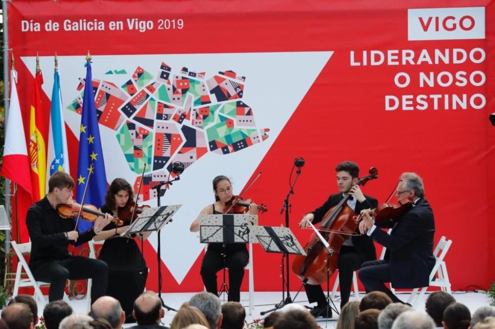 Las imágenes del acto institucional del Día de Galicia en Vigo